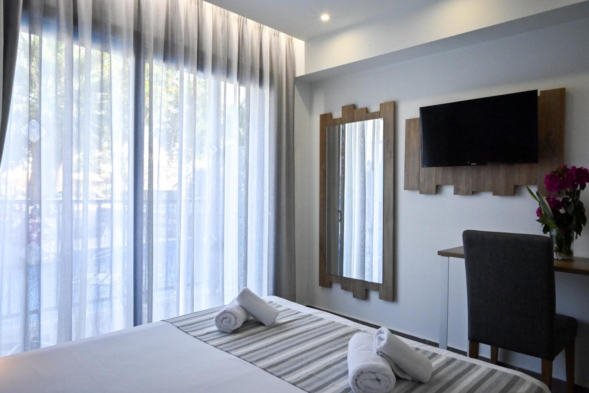 Pollis Hotel 헐소니소스 외부 사진