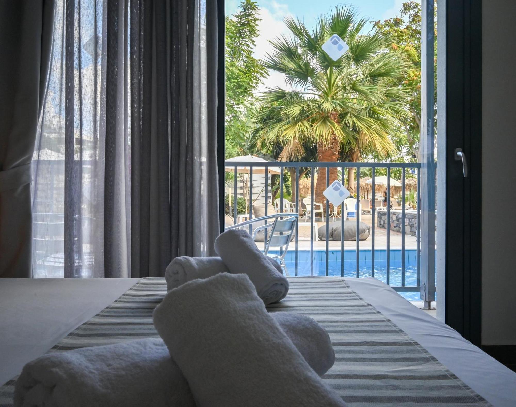 Pollis Hotel 헐소니소스 외부 사진